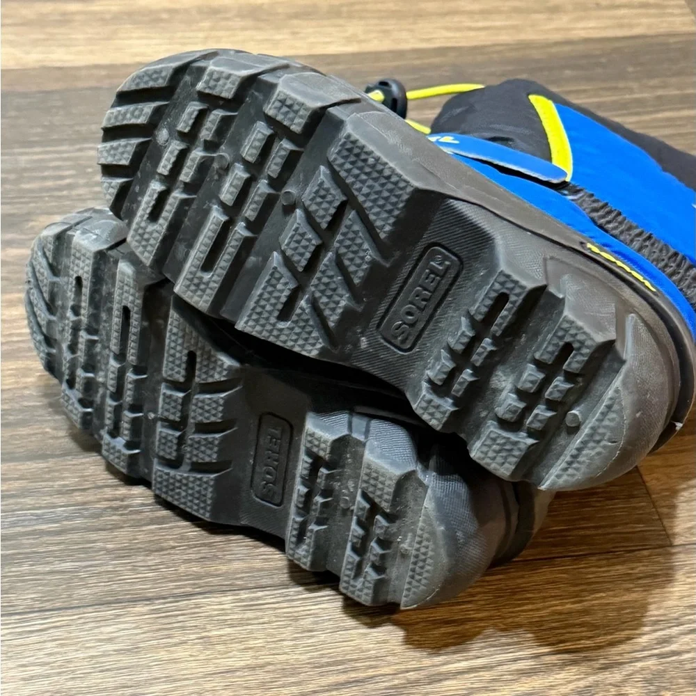 Sorel Kids Black and Blue Snow Boots with Yellow Accents